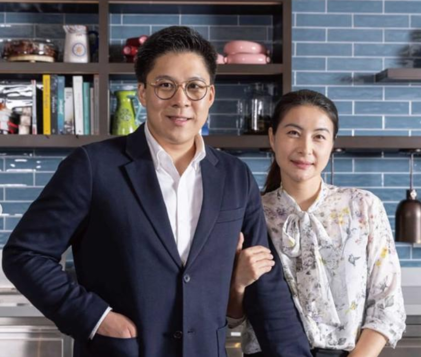 哎呀,小伙伴们,今天咱们来聊聊一对超有爱的夫妇