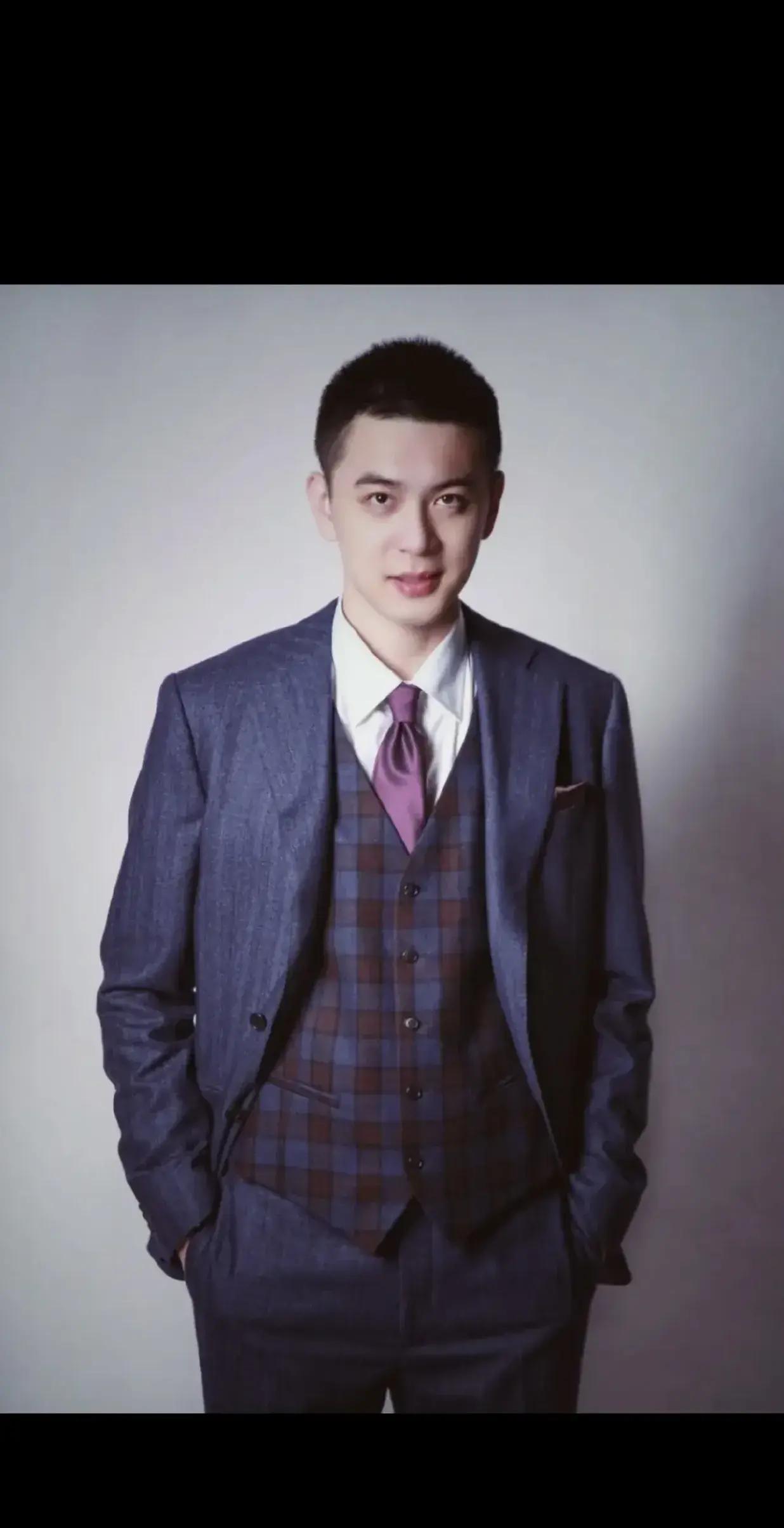 唐佳良还为杨鸣生下一男一女!长得帅的男人不会是一个人的!