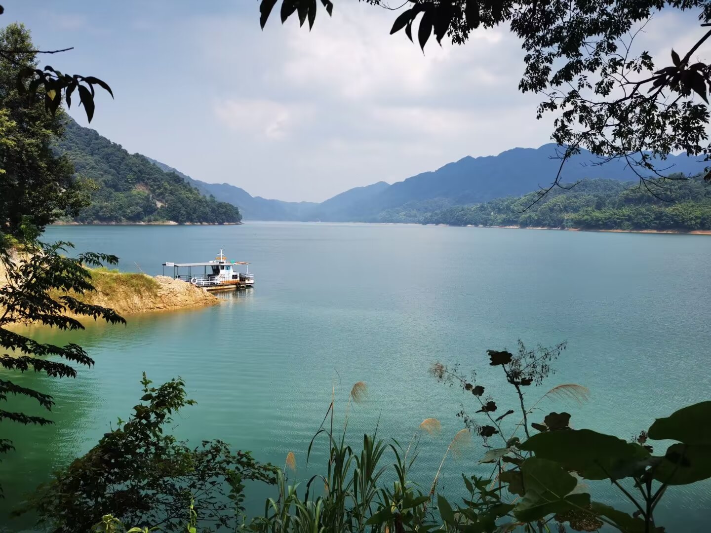 相关景区包括:桃花江森林公园,桃花江竹海景区 ,桃江乱石滩,羞女峰,湖