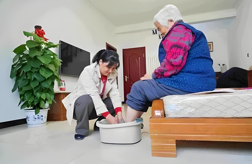 在父母的心里,孝不孝顺可以分为两类:一类是子女在外闯出一番