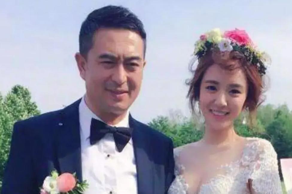 张嘉译,原名张小敬,1970年出生于陕西西安