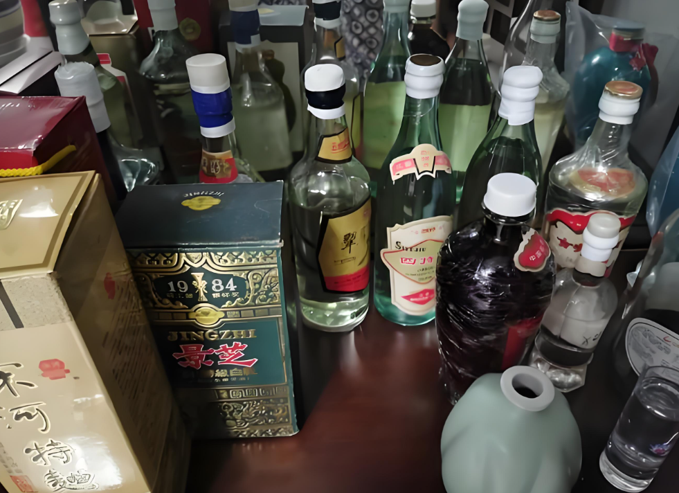 酒图片白酒的真实图片半年喝的酒瓶子图片真实家里喝白酒瓶子高清图片