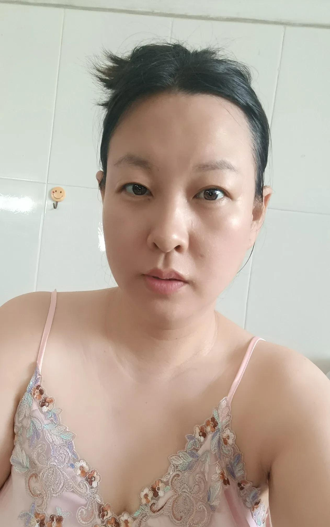 女儿这次放假不用写暑假作业,整个人都松快不少