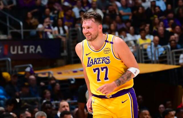nba常规赛,湖人主场大胜森林狼.赛后,湖人后卫东契奇受访