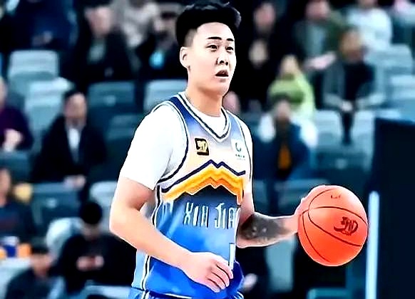 深一度｜大学橄榄球排名讨论延续，被反复讨论，排名竞争或成决定性因素，体坛热度继续上扬