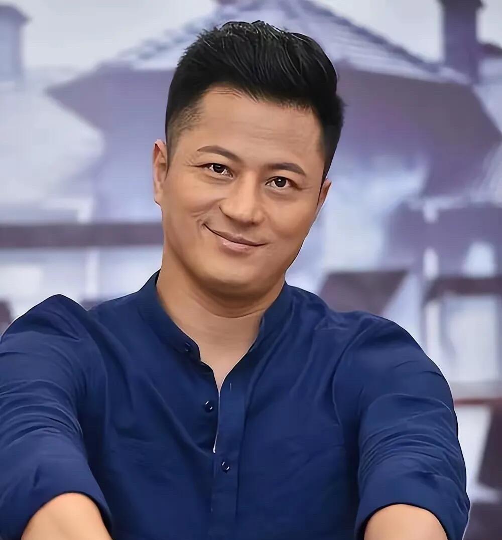 奇怪了,这位演员明明演技很好,长相也不比辛柏青差