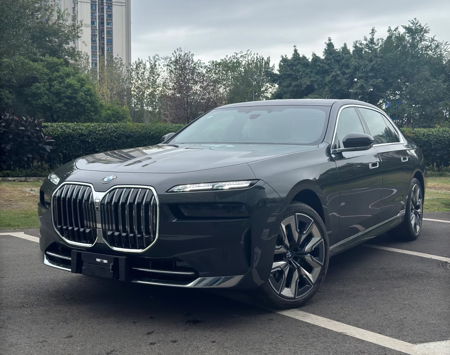 20万,他可能会想买一台50万级别的合资车,比如奥迪q5l,宝马x3,奔驰glc