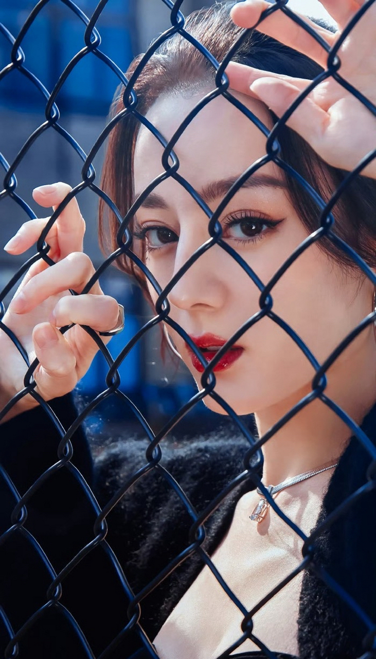 她美任她美,我自抱抱腿!红唇迪丽热巴太美了!