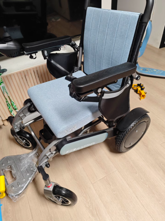 试试这个电动轮椅,真的很全面!