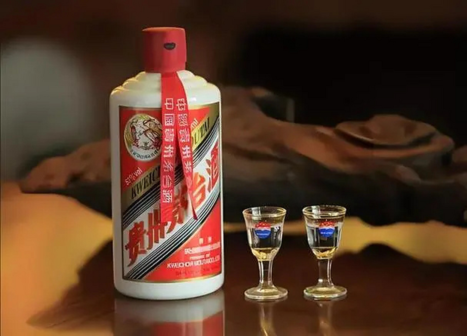 【飞天茅台单价低至2100元,贵州茅台出手稳定市场价格】 据证券时报