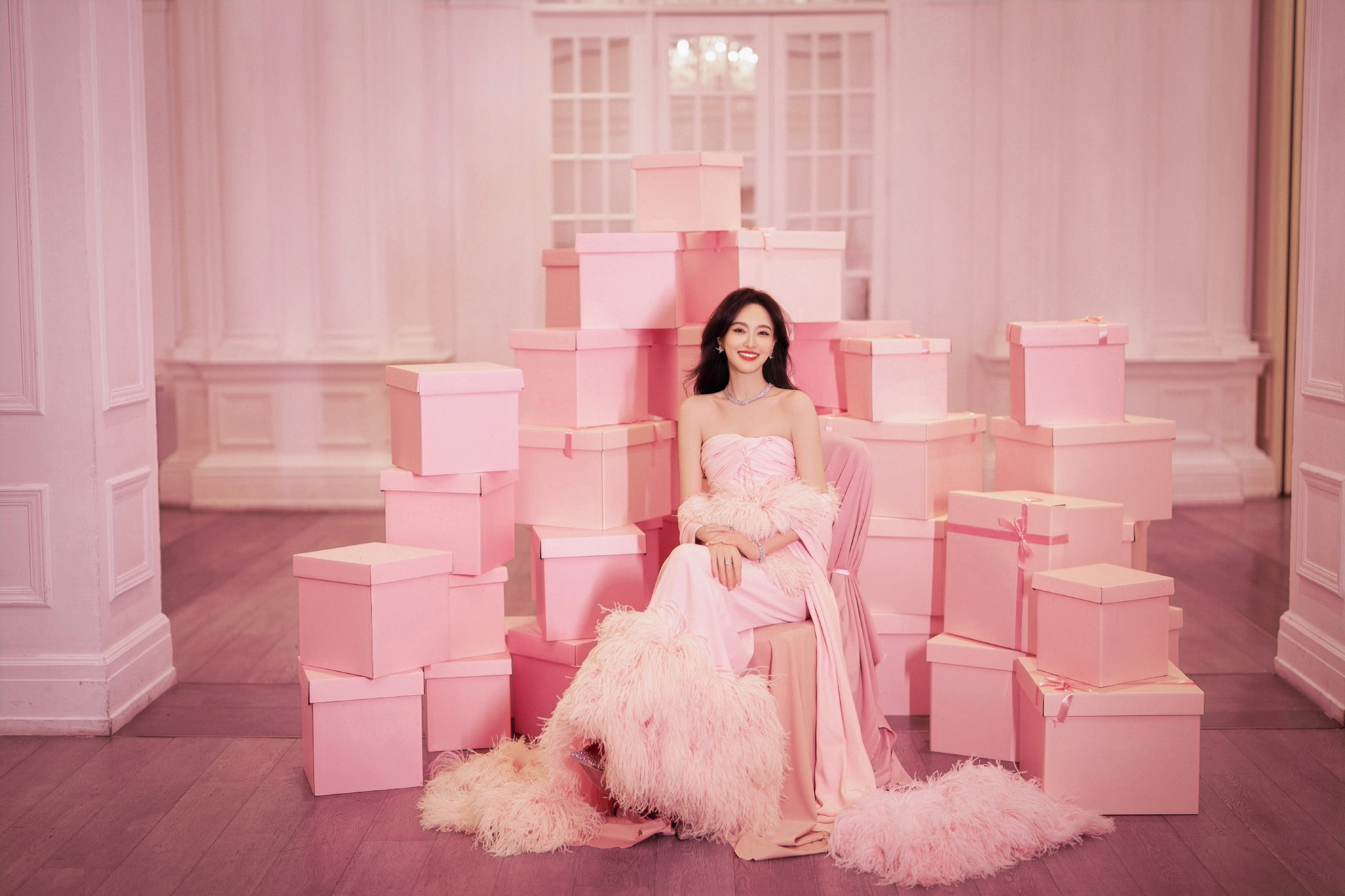 —唐嫣.这是唐嫣生日大片,是在她生日时拍的