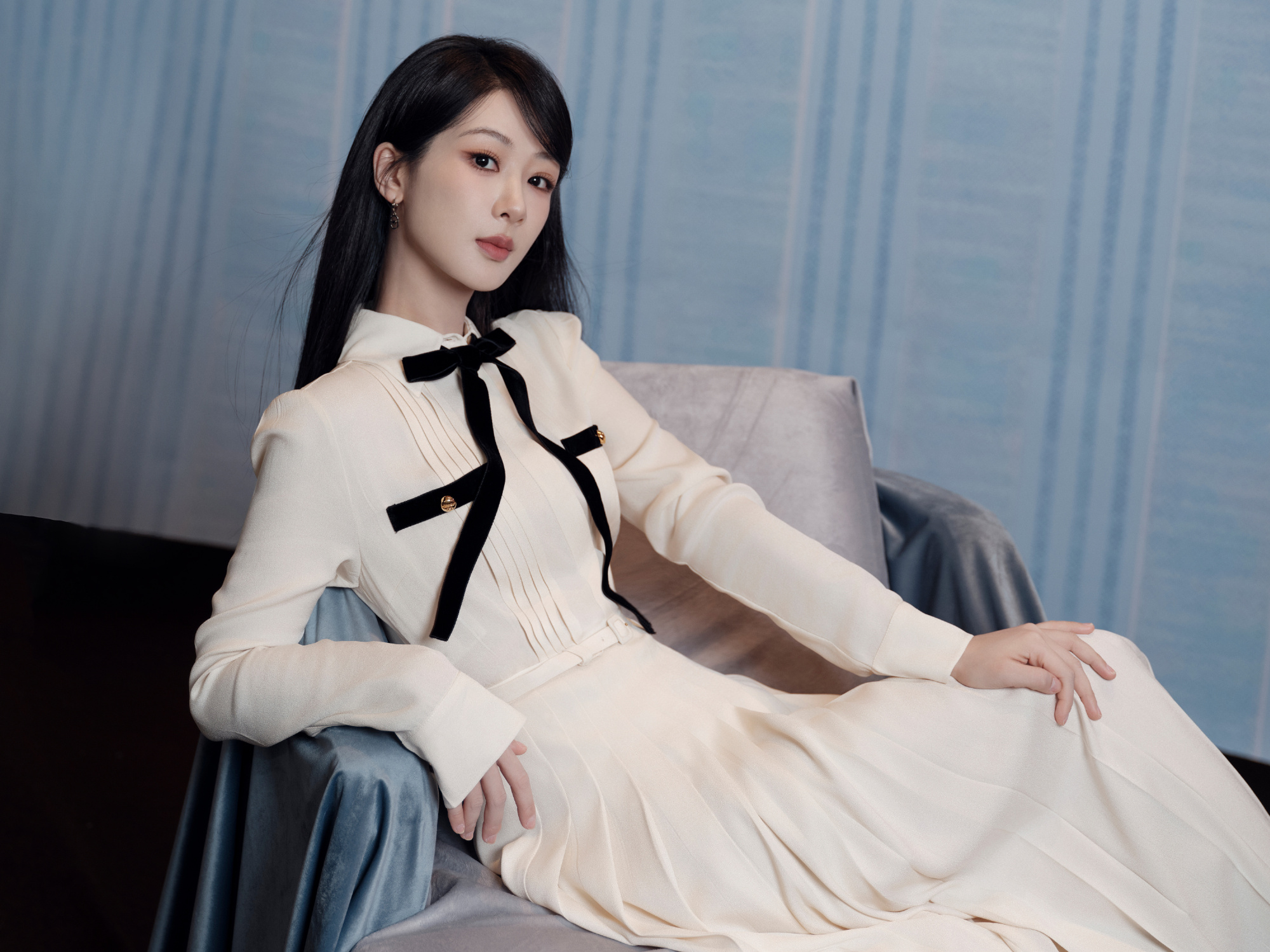 是她工作室晒出的一组杨紫造型图