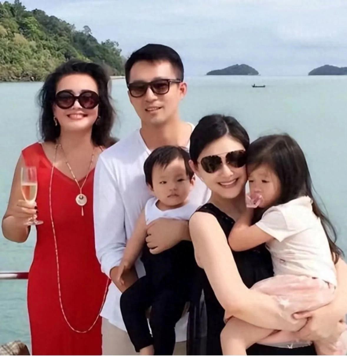 汪小菲与马筱梅举办婚礼,s妈转发儿歌《世上只有妈妈好》