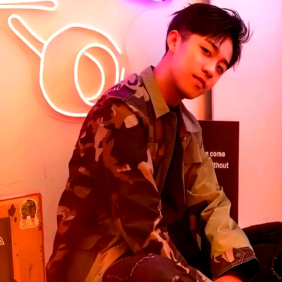 昨天,德云社的张九龄在舞台上回应了粉丝的提问,他说:"我不太方便说