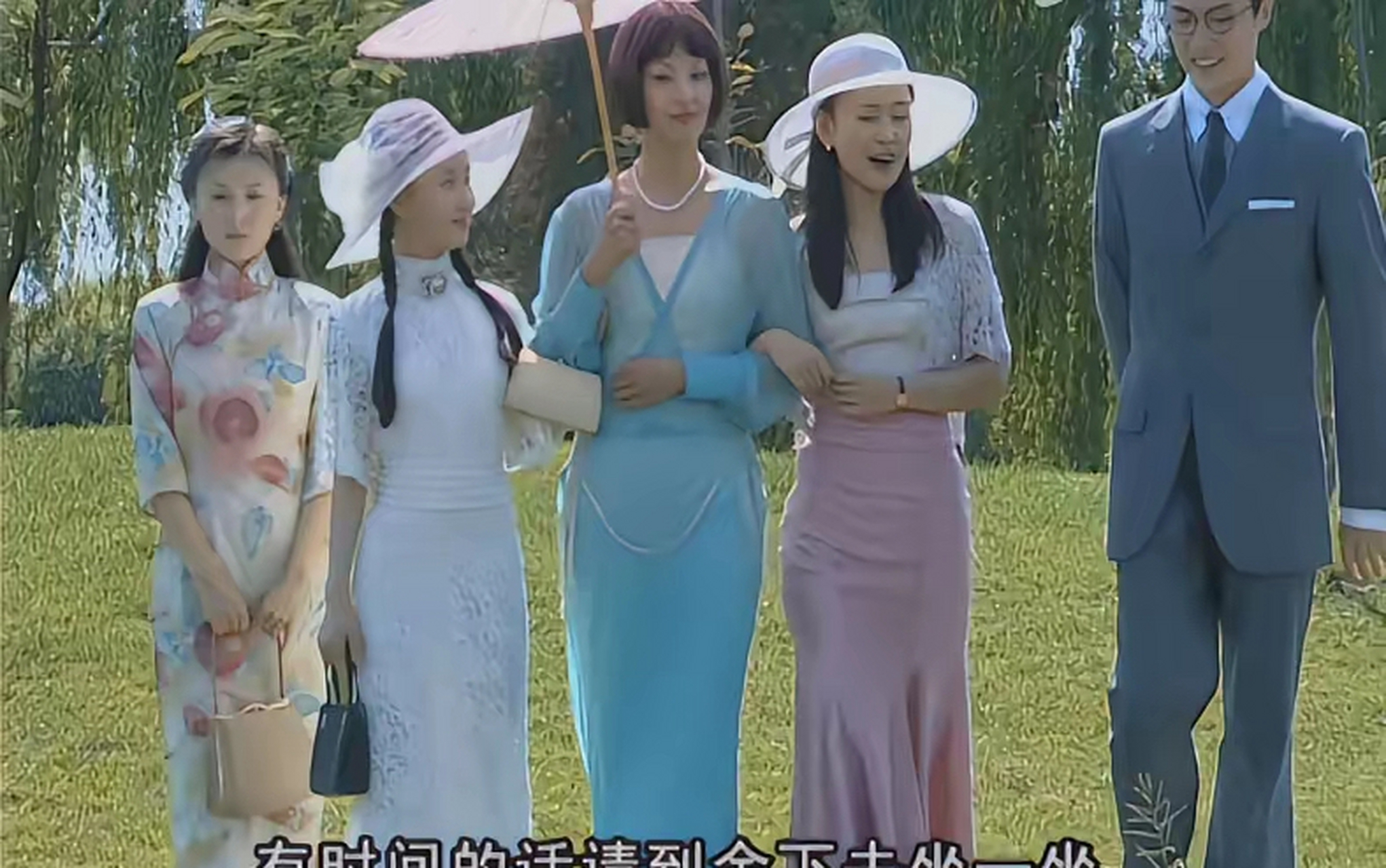 《金粉世家》的剧组可谓是用心至极,白秀珠作为豪门千金,嫂子为日本人
