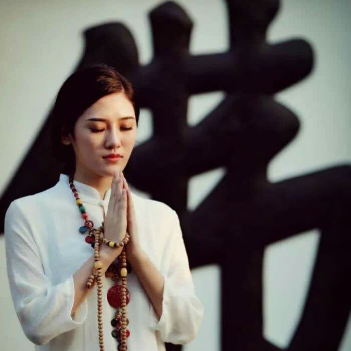 如果夫妻两人在一起过的很累,感情开始变淡,话越来