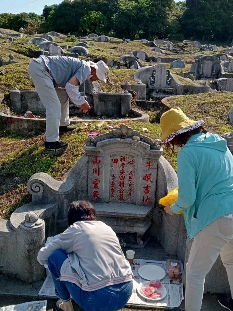 封闭吗韶关金龟岭墓园是干什么的普宁下架山咸寮村公墓黑社会扫墓图片