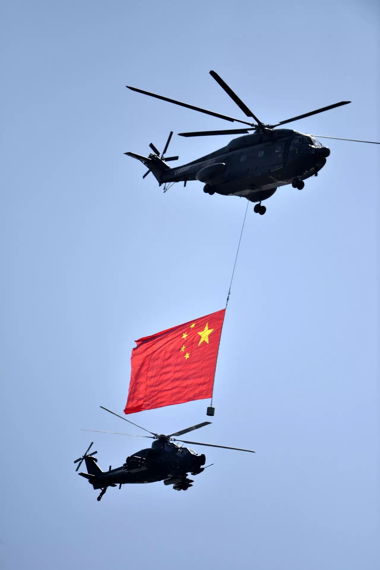按照常规军旗规则司令不能去扛军旗