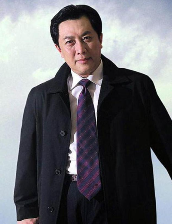 九位国家一级男演员:  一,陈宝国  二,唐国强  三,张国立  四,陈道明