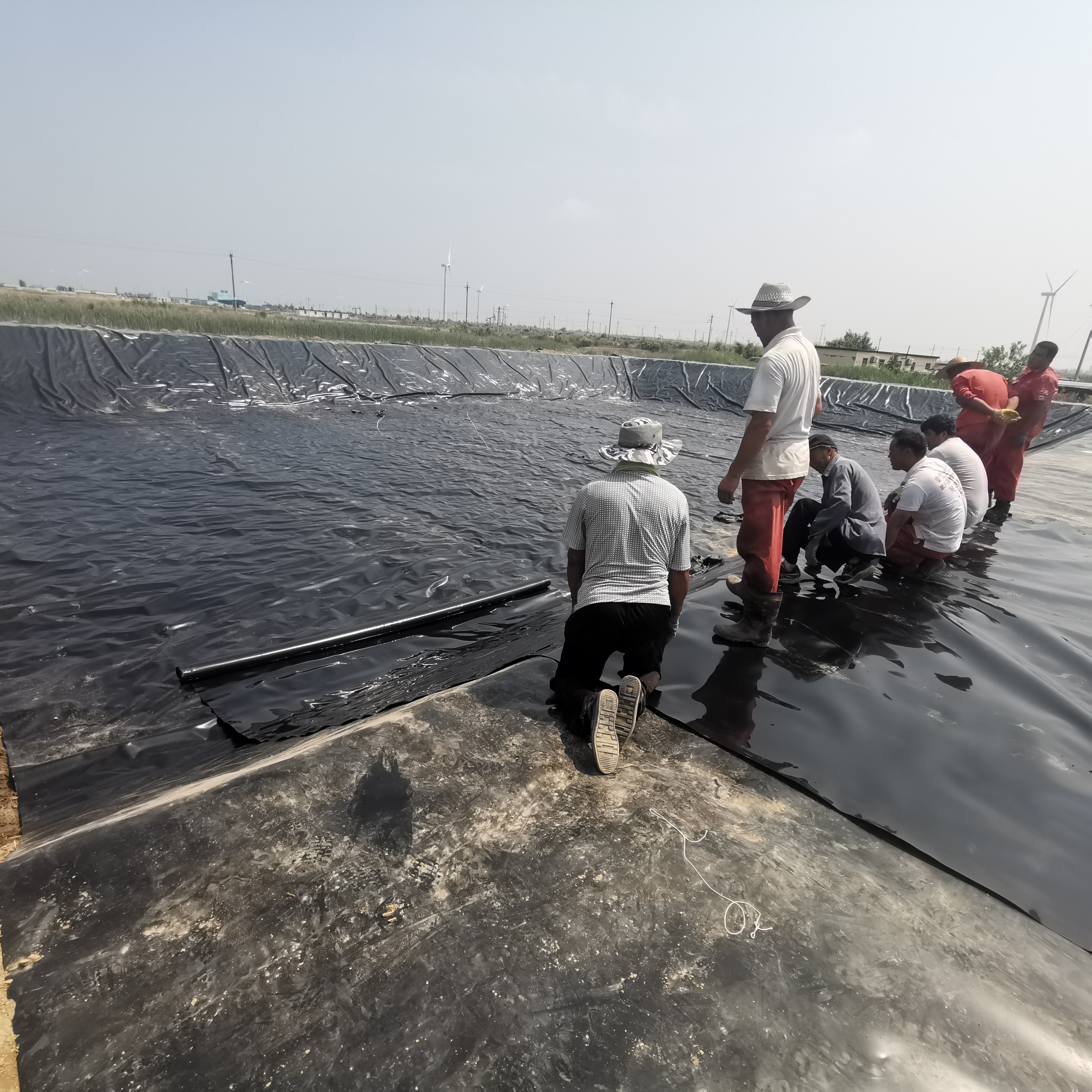 焊接前要清洁搭接部位,确保无灰尘,水汽等杂质