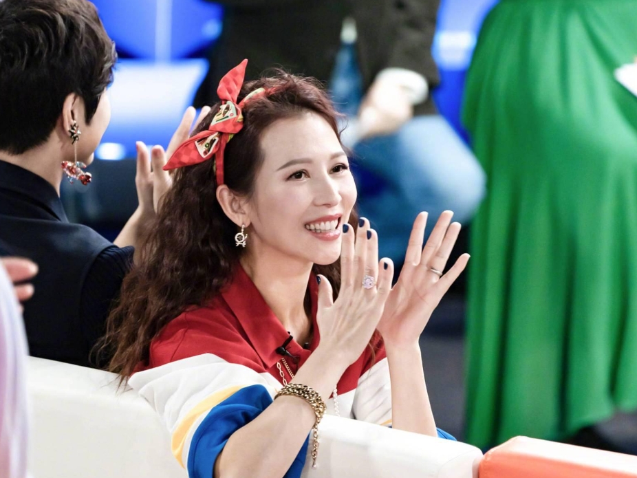 蔡少芬:"我经常和孩子们说,如果我的全世界只有你们,你们会给我逼死的