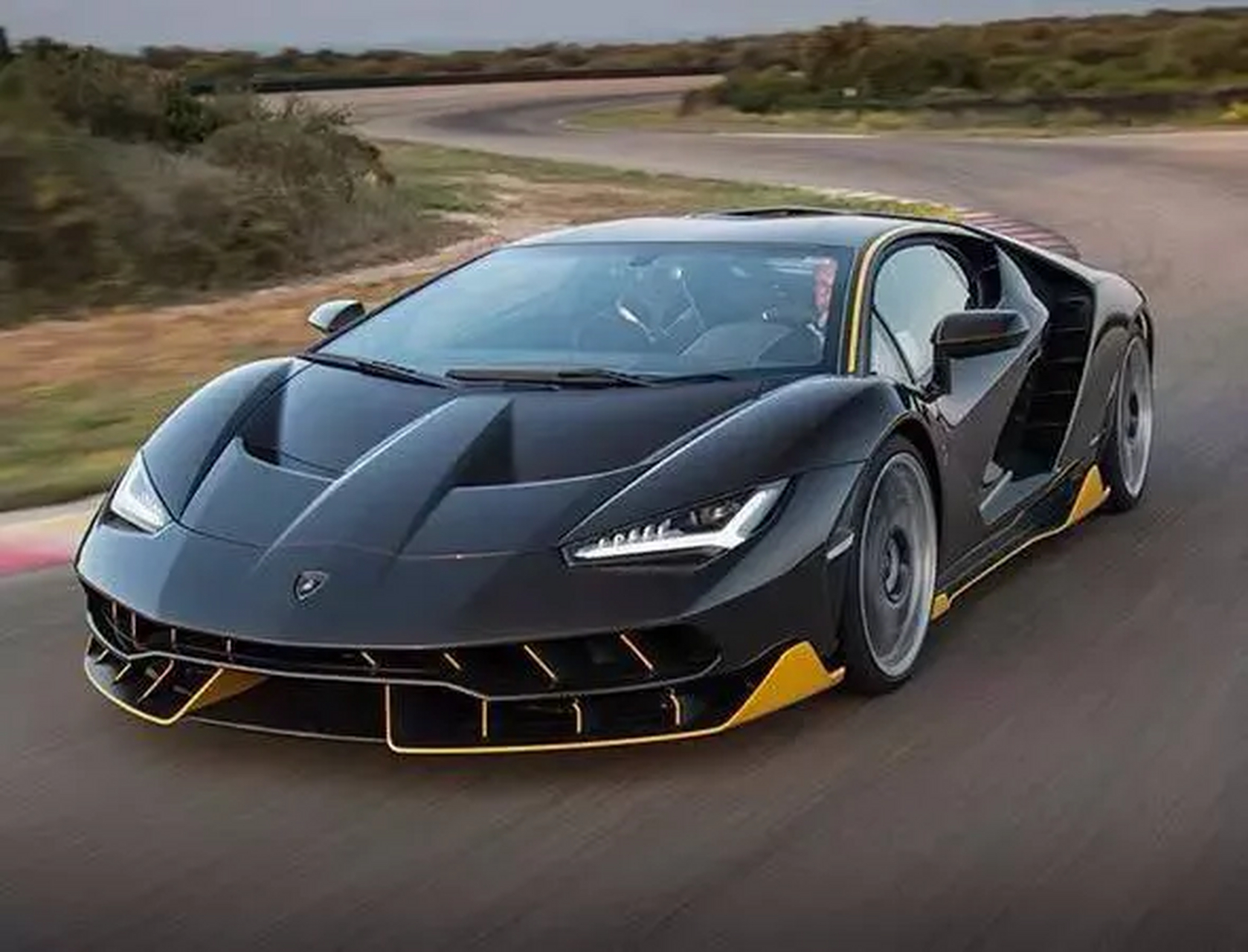 世界十大跑车及其生产国家: 1. 法拉利(ferrari):意大利 2.