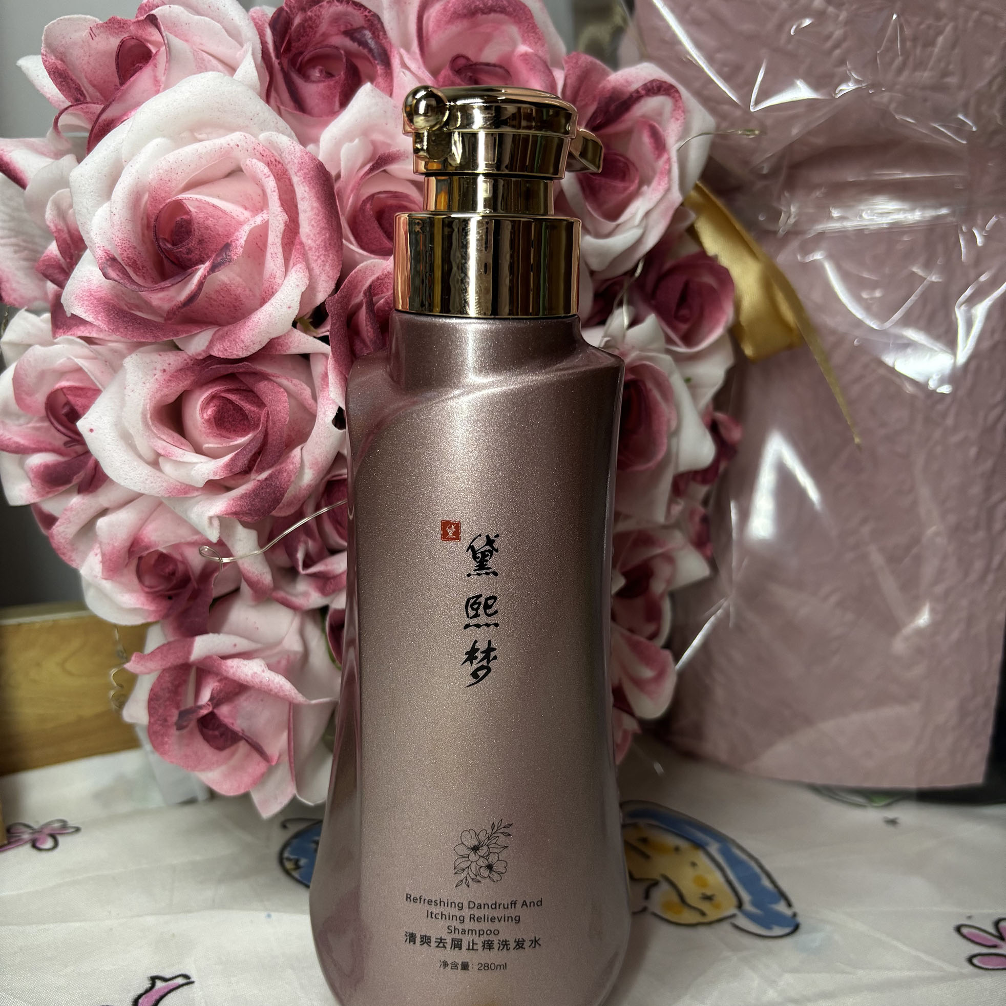 脂溢性脱发是一种常见的头发问题,选择适合的洗发水是关键