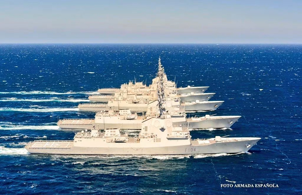 西班牙皇家海军的巴赞级导弹护卫舰,想当年,这样的宙斯盾护卫舰也是让