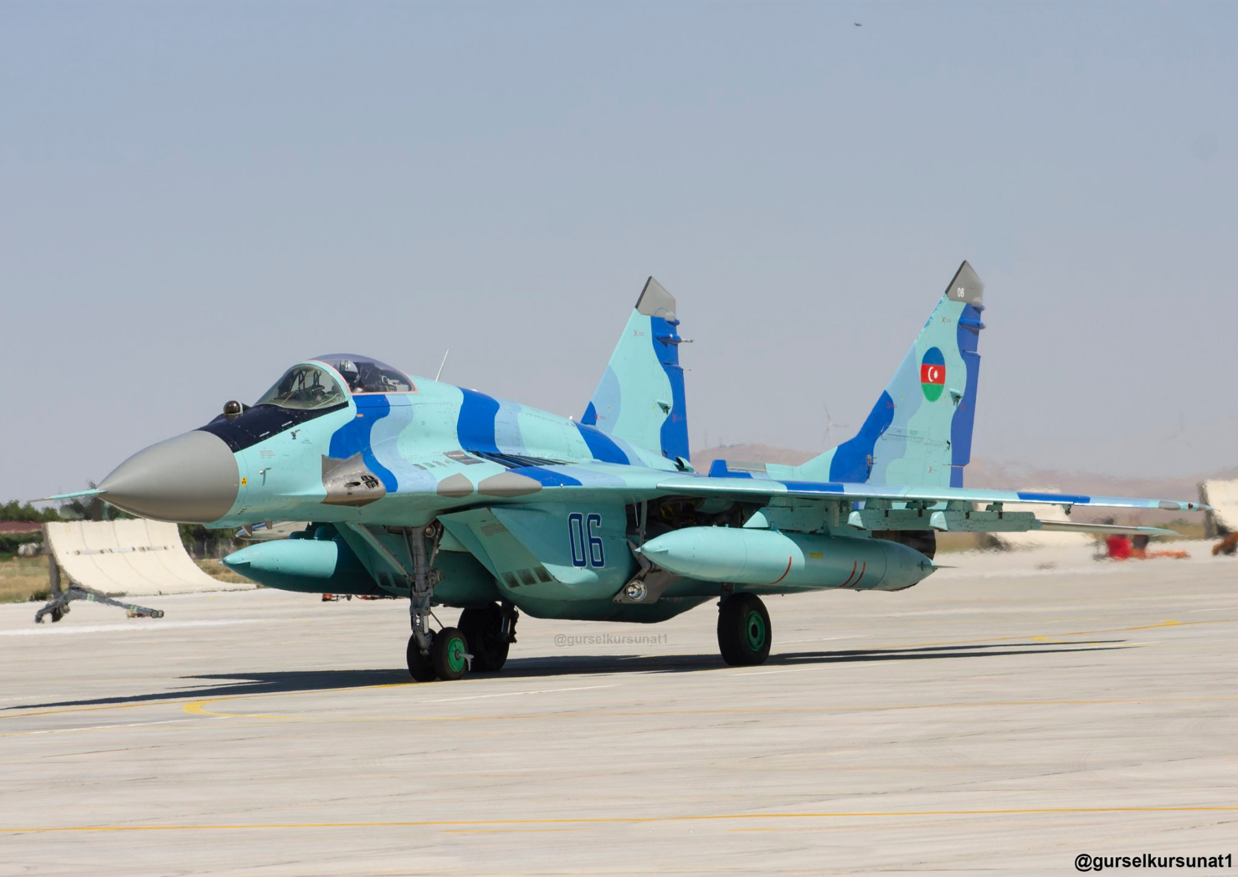 几款经典的战斗机,美国军工研制的f-16战斗机,苏联军工研制生产的米格