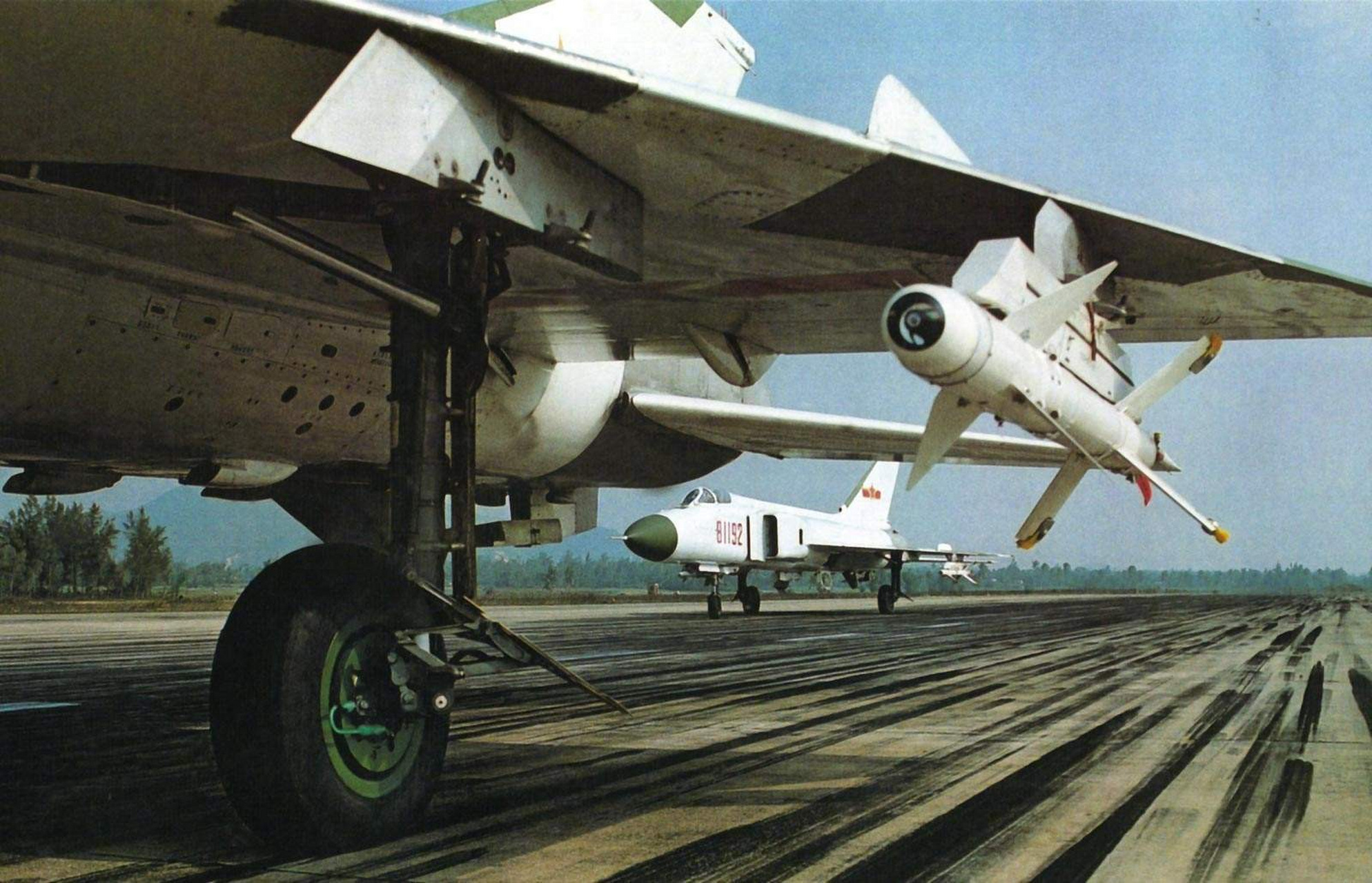 喜欢战斗机的军迷朋友们,有人知道这张81192的照片是哪一年拍的吗?