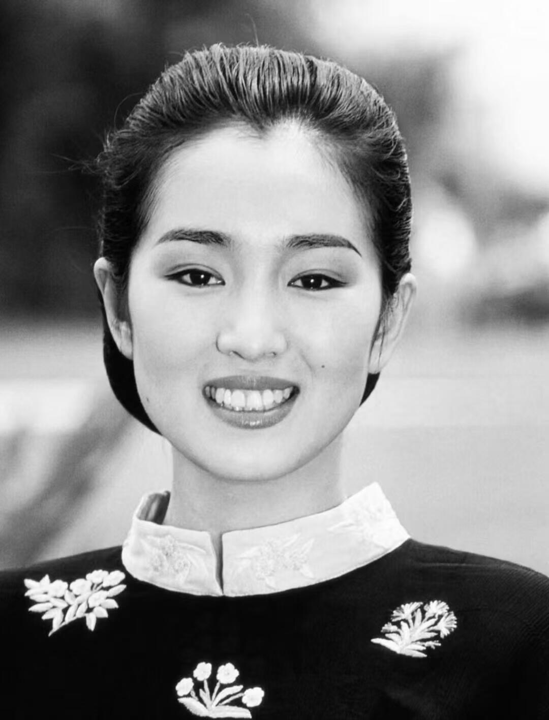 —比起过于尖锐的脸型方圆脸更显温柔大气