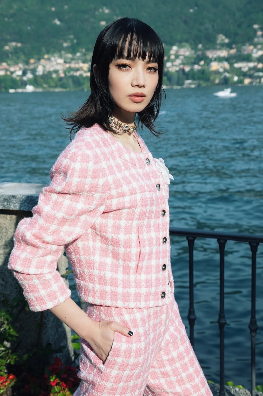 小松菜奈今日亮相chanel 26早春度假系列大秀造型,套装来自25秋冬预告