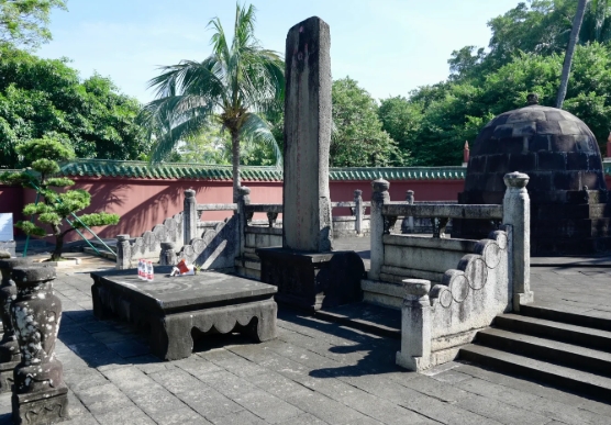 海瑞墓旅游笔记:探访明代清官的精神家园 交通指南 海瑞墓位于海口市