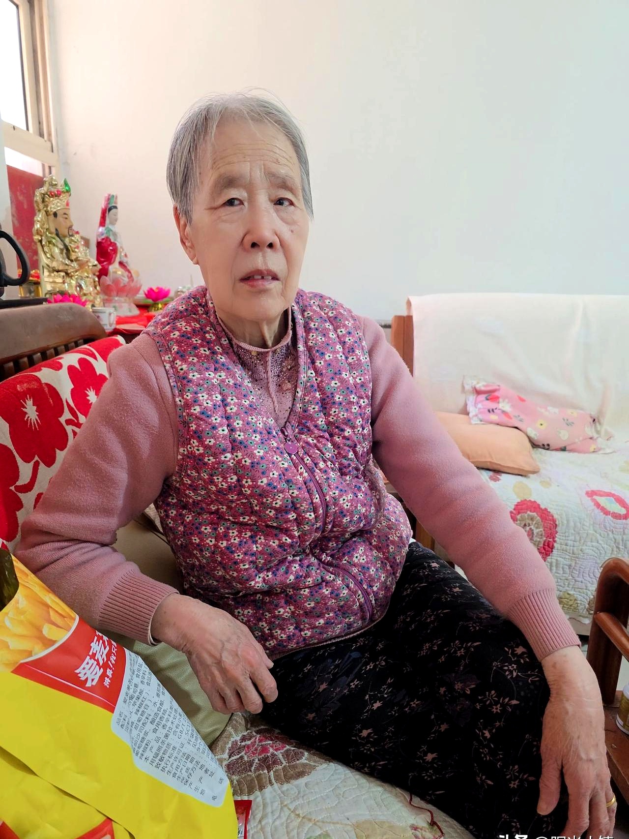 我说:"一点都不饿,实在吃不进去,我不吃了,你