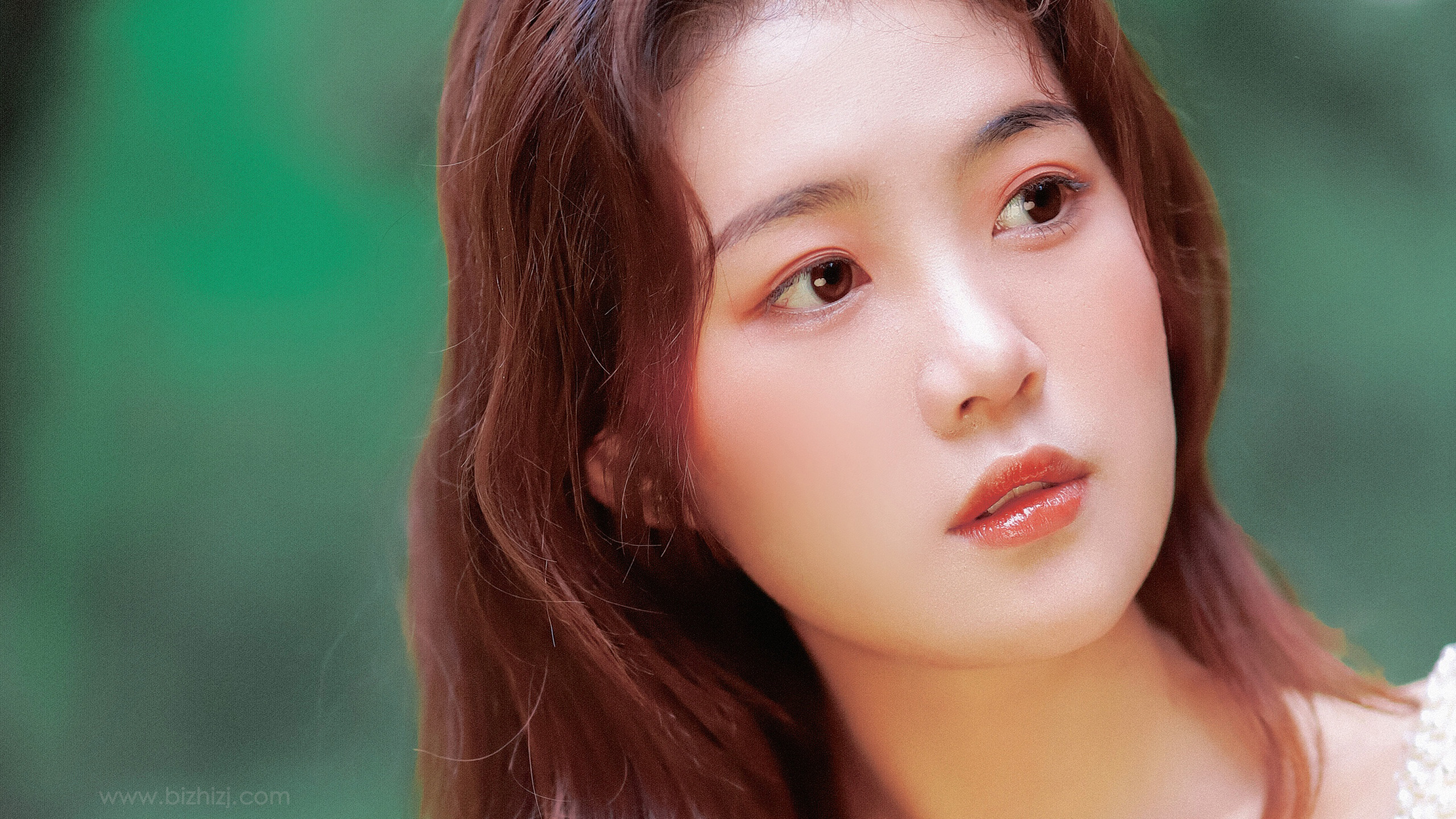 首先,我得夸夸这双鞋的舒适度! 穿上它,仿佛脚底下有