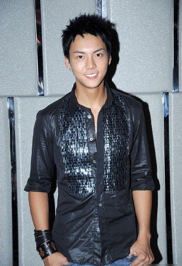 早期,陈伟霆雄性荷尔蒙还没那么猛的时候!