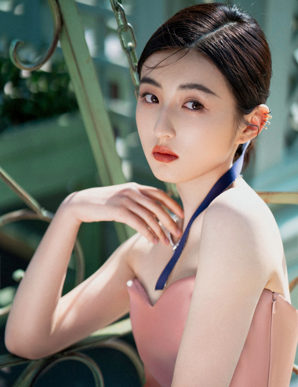 张子枫也算养成系吧,真的变化好大,有种看着家里小孩长大的恍惚感