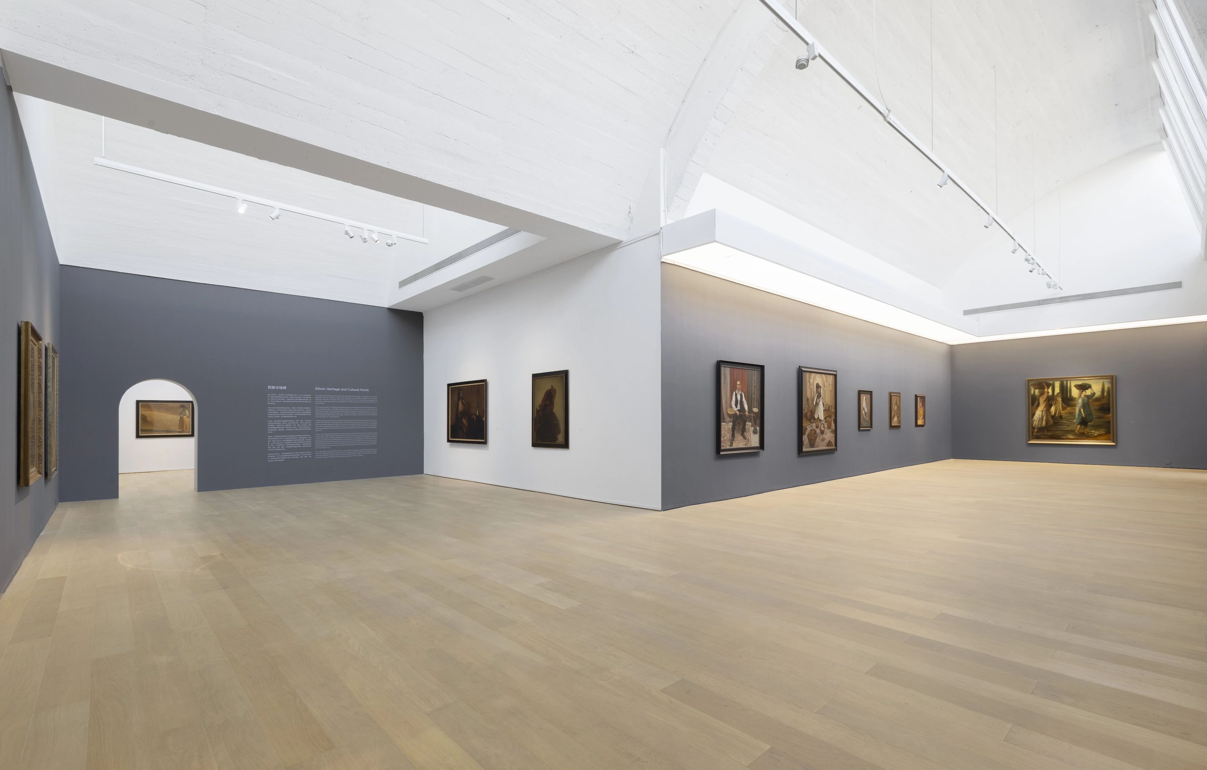 在策展人崔灿灿看来,无论今日世界发生了什么样的变革,庞茂琨总是寻找