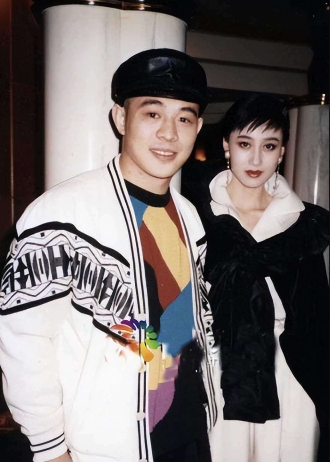 李连杰认识利智的时候,是还没有离婚的,他的妻子是黄秋燕,算是自己的