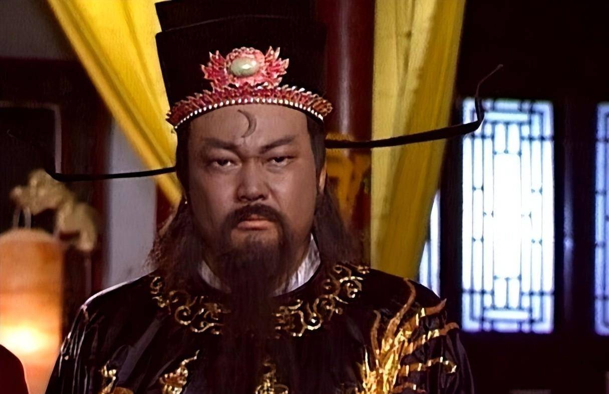 影视剧中的包拯脸是黑的,额头上还有一个月芽,其实
