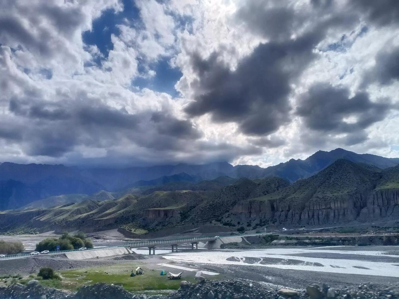 德普桑平原位于中印边境拉达克地区的北部,靠近喀喇昆仑山的东部,紧