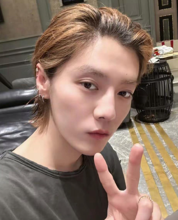 之前鹿晗因为一些事情,好几个月都没