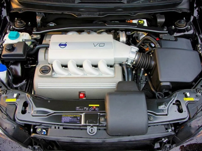 沃尔沃还曾经使用过五缸发动机,相比较四缸发动