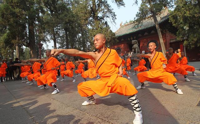 少林寺介绍 提起少林寺可以说是家喻户晓,而让少林寺名扬天下的,是上