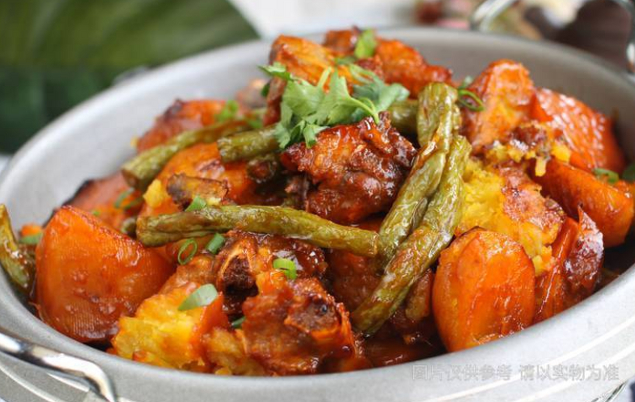 东北浪一夏# 东北的"嘎巴锅"是一道美味可口的传统特色食物,在当地