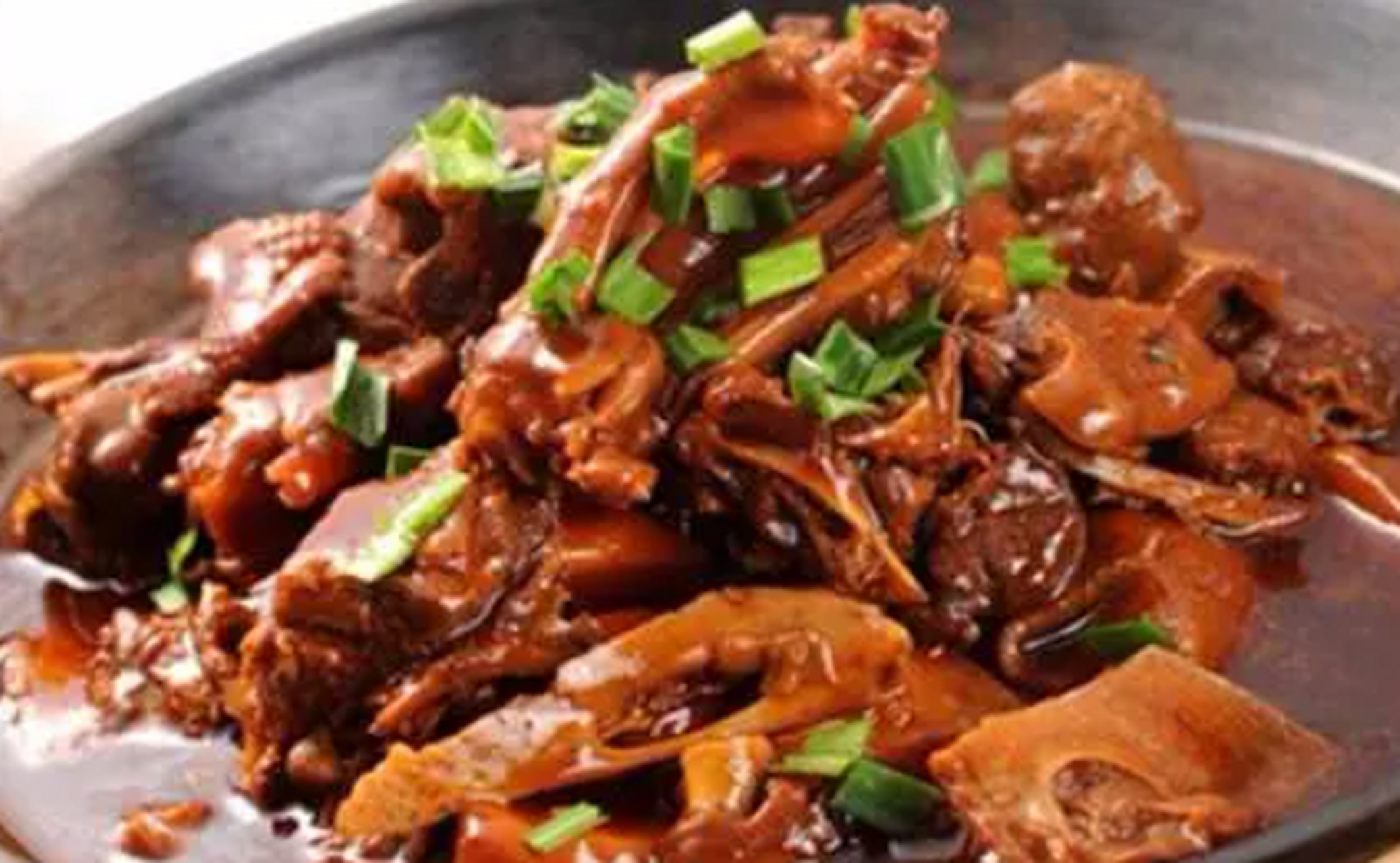 东北浪一夏# 铁锅煮大鹅,是东北地区的传统名菜,背后承载着浓厚的