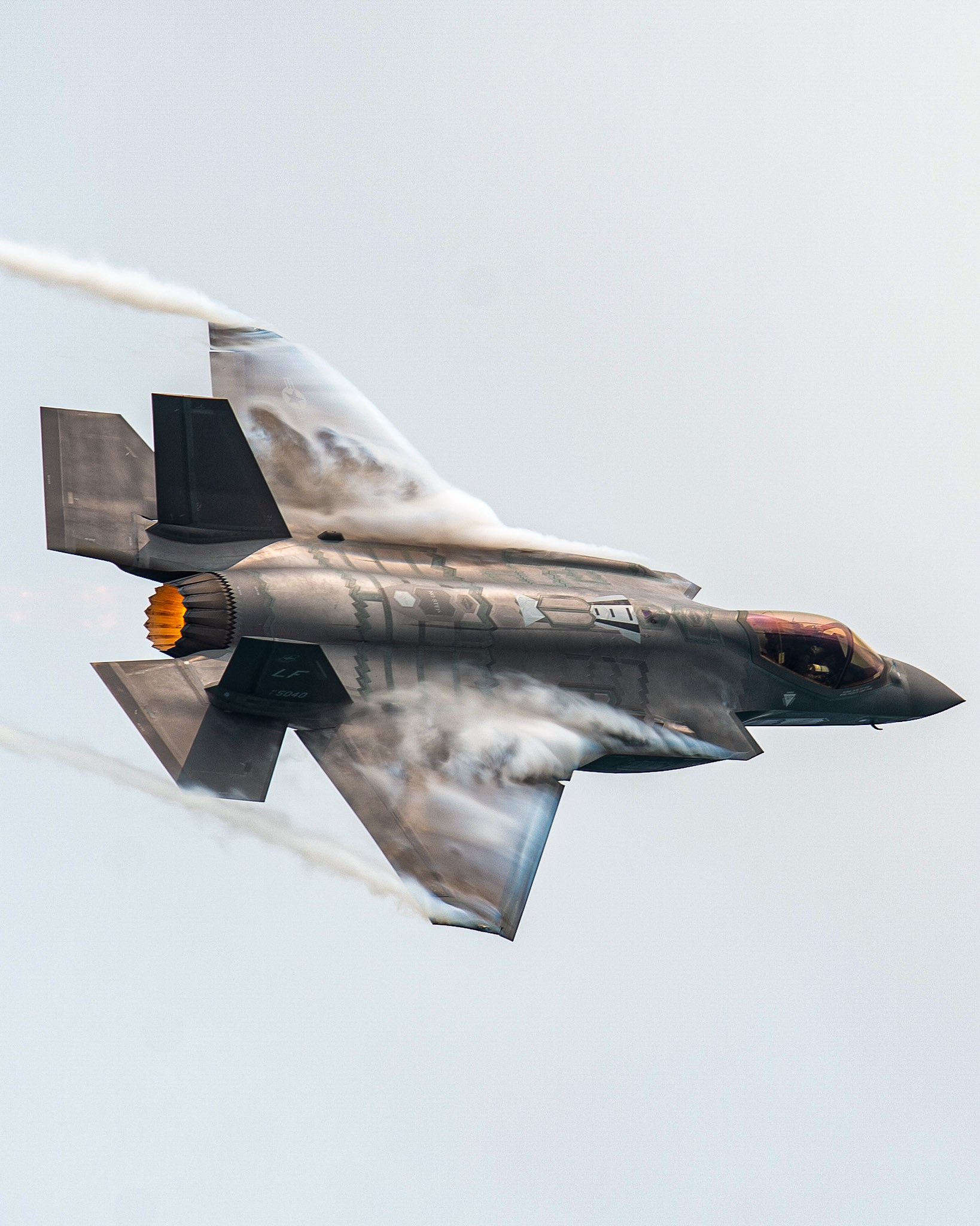 全世界目前能飞上天的第五代隐身战斗机就这六个型号,你觉得哪一个