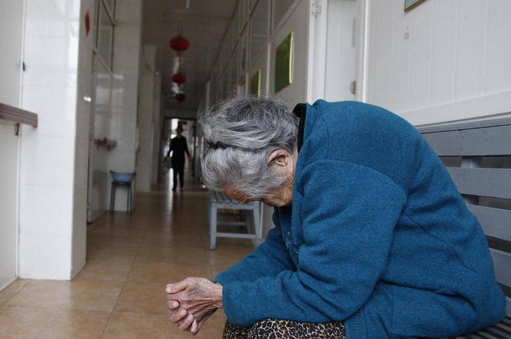 10,许多老人患上老年痴呆症