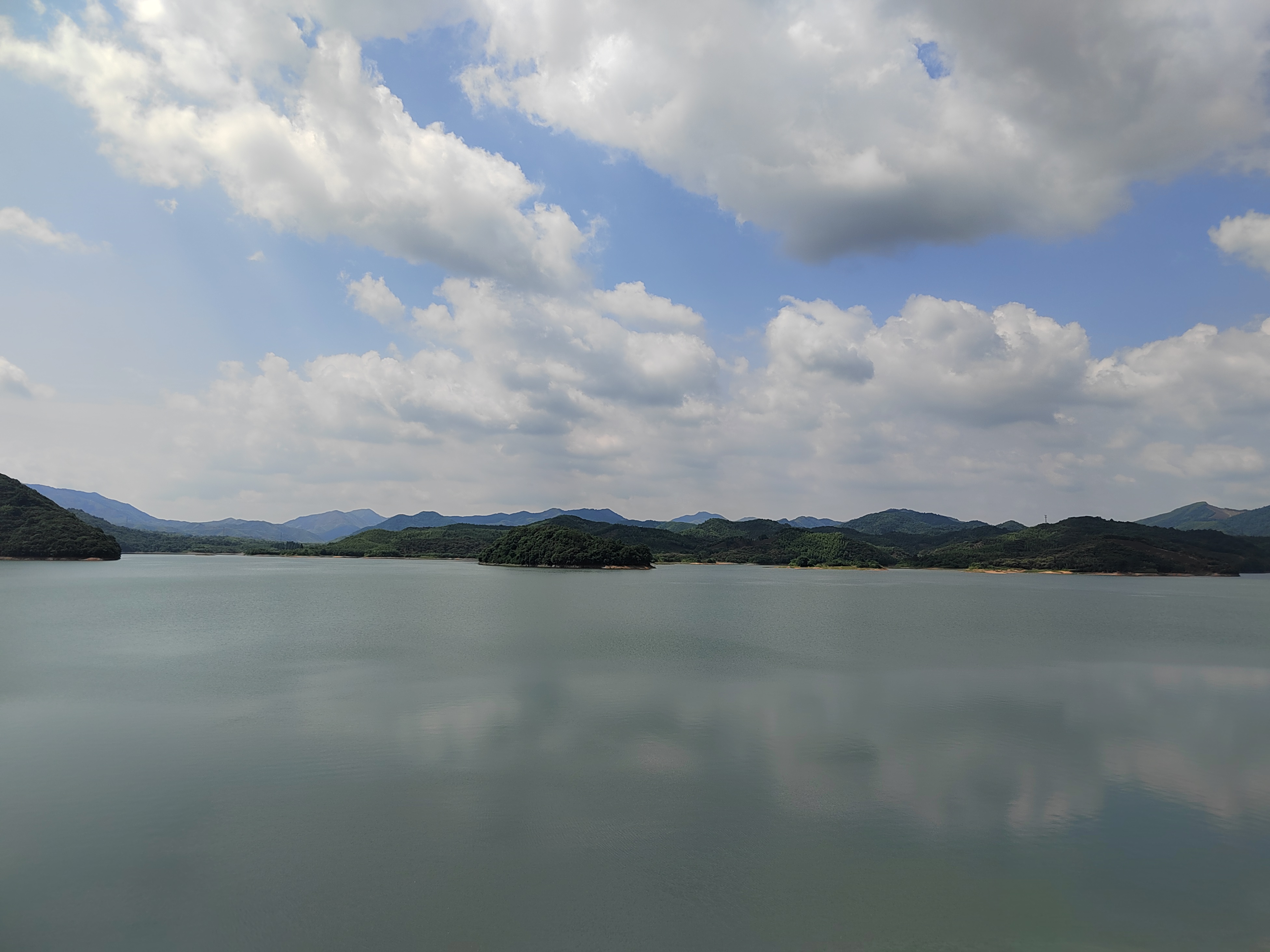 在安徽广德市隐藏着一处人间仙境——卢湖风景区.