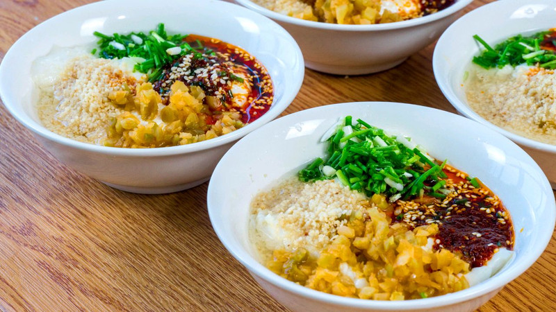 什锦豆腐涝,又称"都不老",在南京话中即指豆腐脑或豆腐花